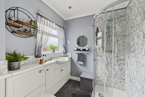 En suite shower room- click for photo gallery